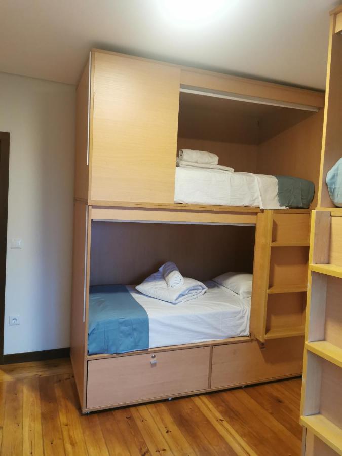 Quarto com Beliches Estruturados em Madeira